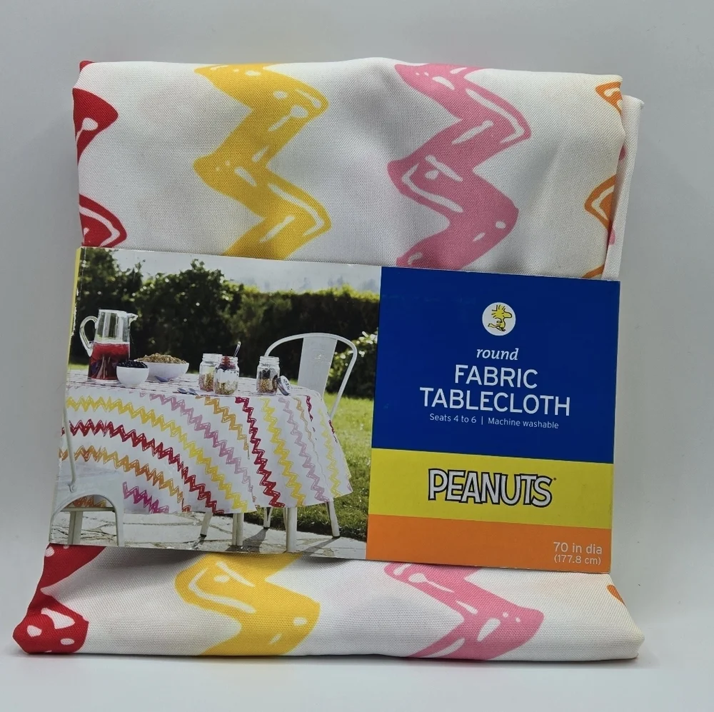 Peanuts Zigzag Pattern Round Fabric Tablecloth